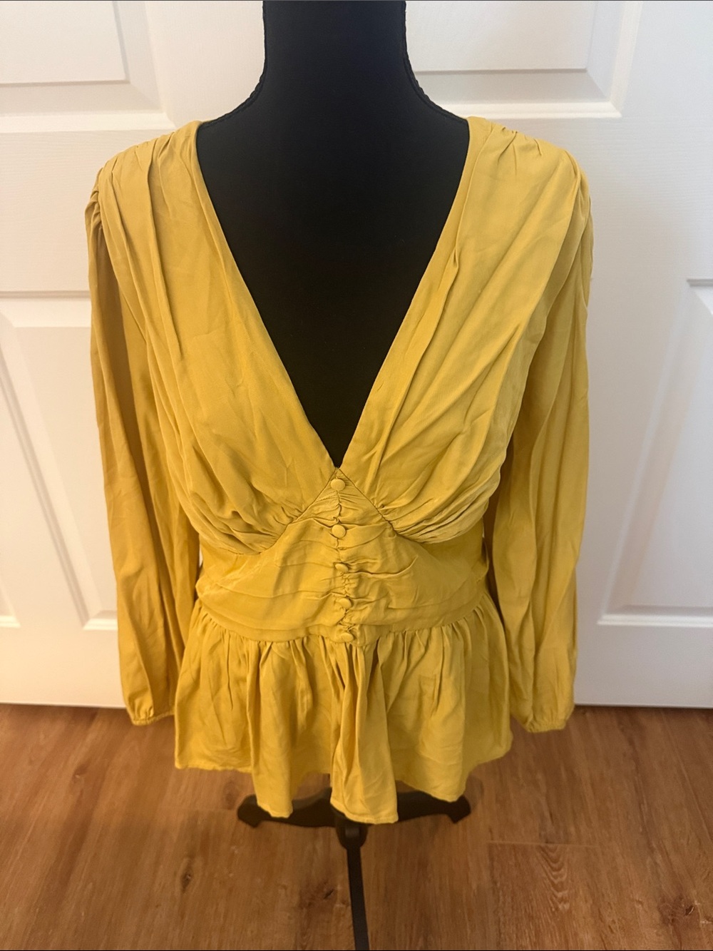 Sbetro Women’s Mustard Yellow Deep V Peplum Button-Front Blouse 1X Boho Office